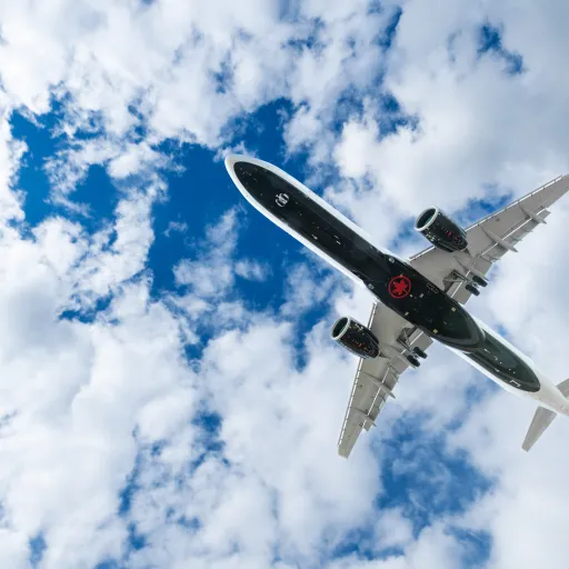 Air Canada ouvre Nice-Toronto et Bâle-Mulhouse-Montréal à l'été 2027 : deux nouveaux bassins pour le long-courrier famille